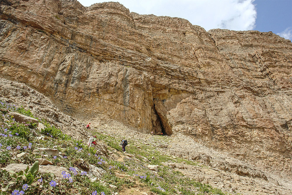 вход в пещеру Фестивальная-Ледопадная